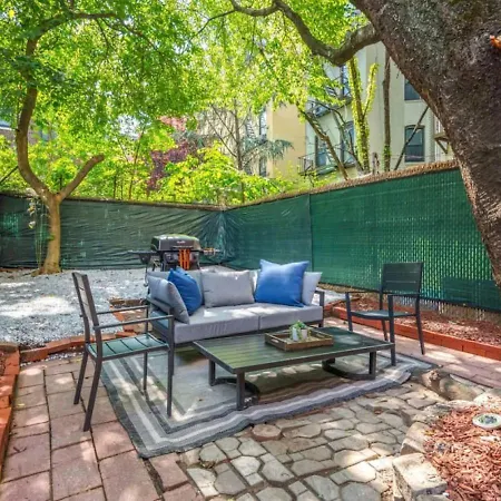 Newly Renovated 2Br W Rare Private Backyard And Bbq Villa